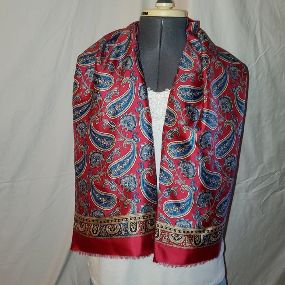 Club 7 Echo deep red shawl/scarf